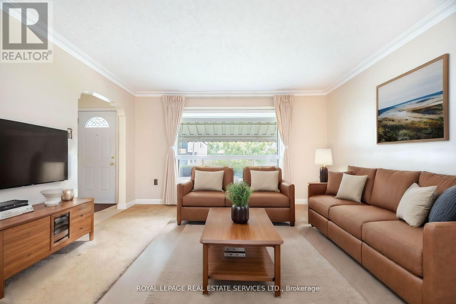 44 Maple Avenue N, Mississauga, Ontario  L5H 2S1 - Photo 6 - W12113540