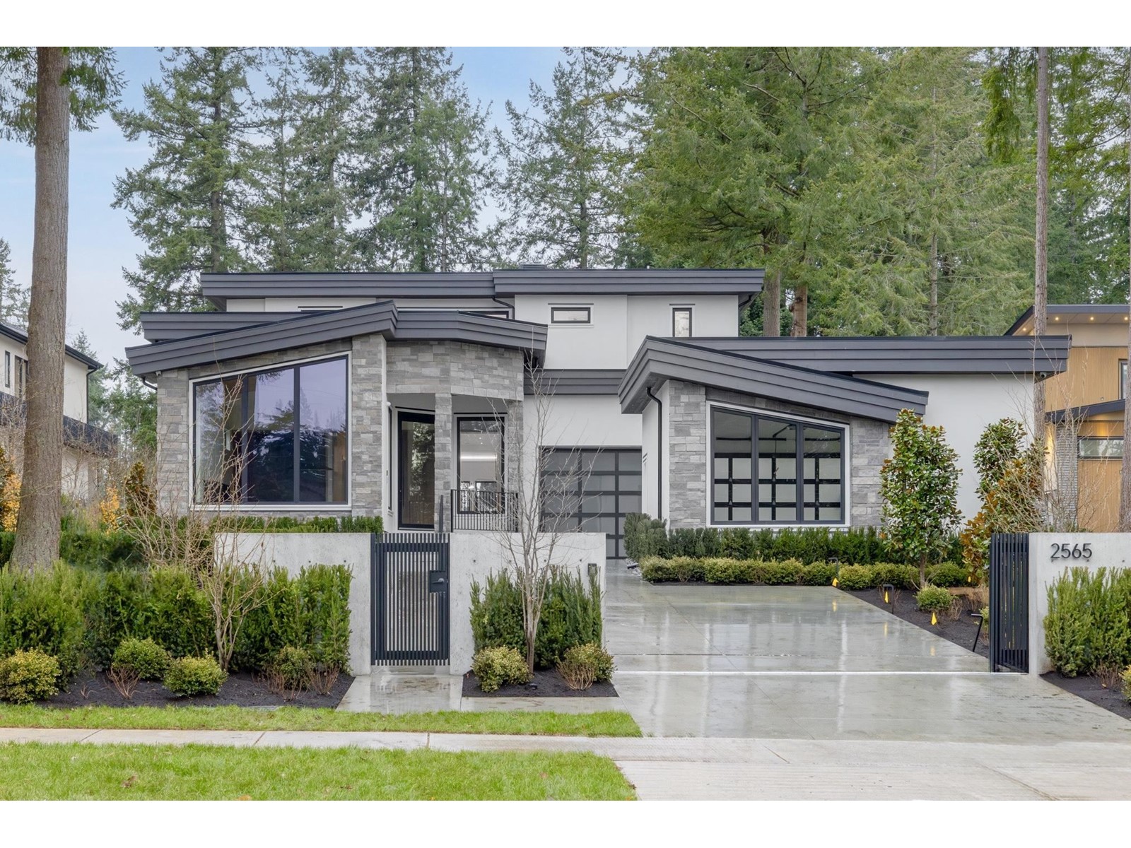 Property at 2565 141 STREET image 2