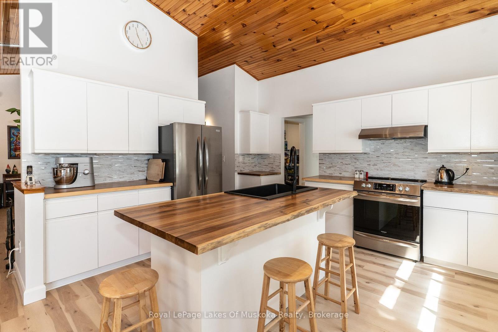 200 Tiffany Trail, Gravenhurst, Ontario P1P 1A6 - Photo 15 - X12083174
