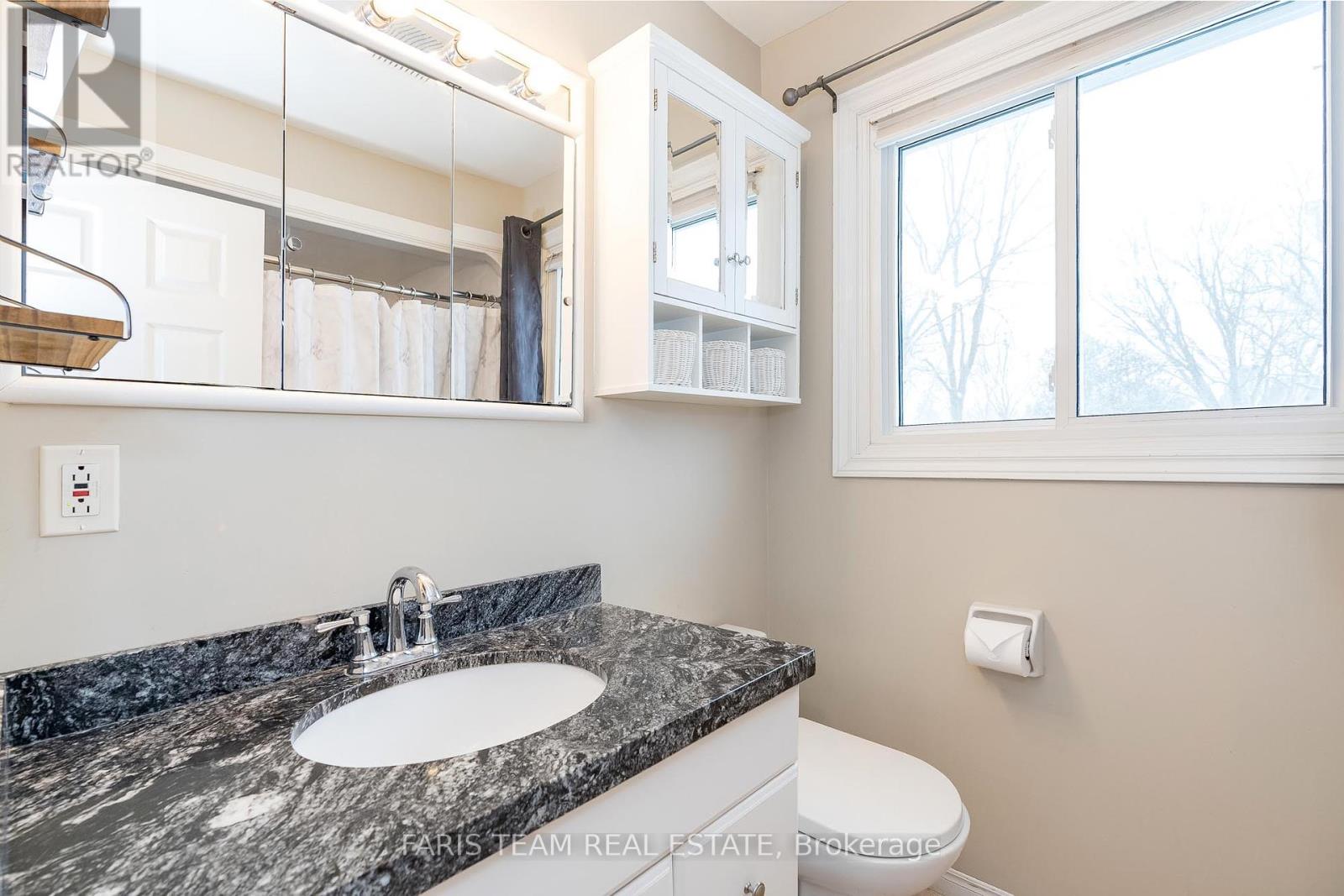 64 Heather Street, Barrie, Ontario  L4N 4N1 - Photo 14 - S12031426