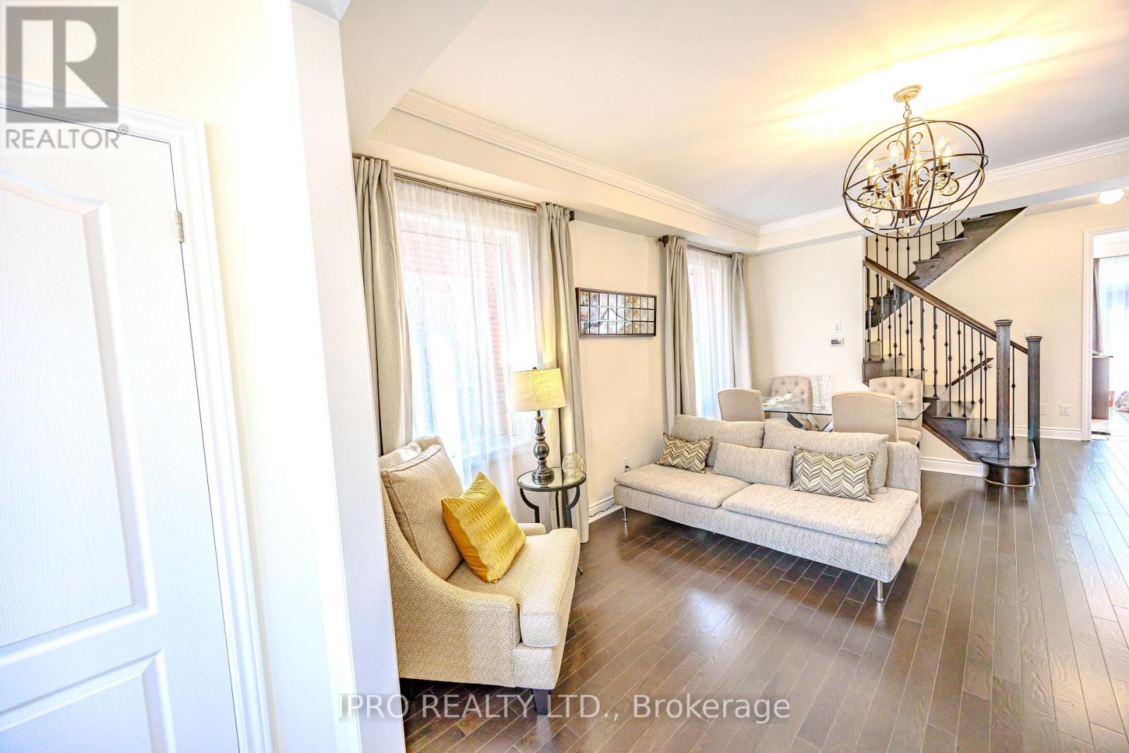 1029 Blackhall Crescent, Newmarket, Ontario  L3X 0B2 - Photo 5 - N12112601