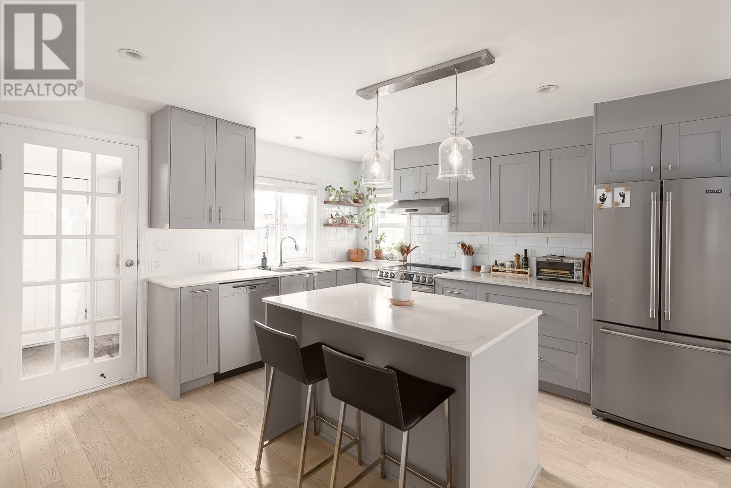 Listing Picture 5 of 25 : 1596 E 33RD AVENUE, Vancouver / 溫哥華 - 魯藝地產 Yvonne Lu Group - MLS Medallion Club Member