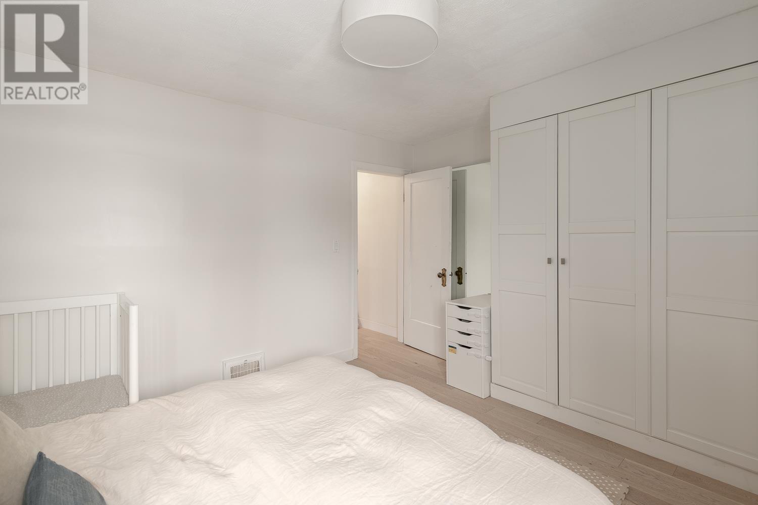 Listing Picture 12 of 25 : 1596 E 33RD AVENUE, Vancouver / 溫哥華 - 魯藝地產 Yvonne Lu Group - MLS Medallion Club Member