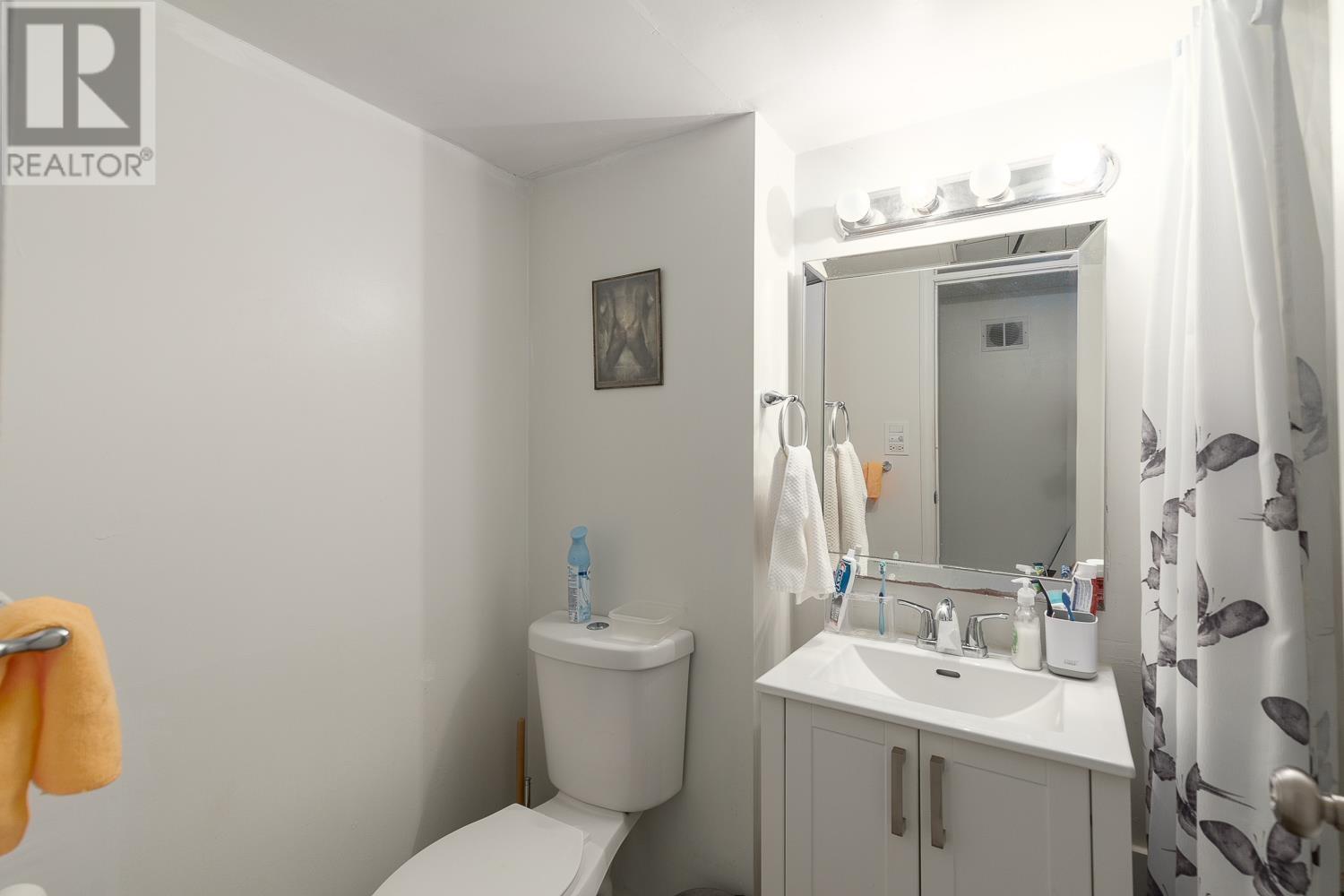 Listing Picture 22 of 25 : 1596 E 33RD AVENUE, Vancouver / 溫哥華 - 魯藝地產 Yvonne Lu Group - MLS Medallion Club Member