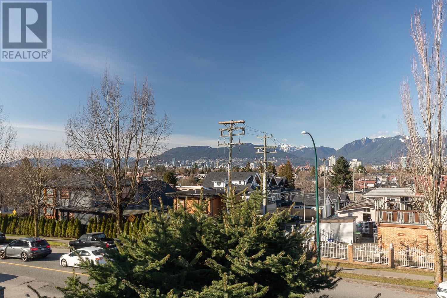 Listing Picture 23 of 25 : 1596 E 33RD AVENUE, Vancouver / 溫哥華 - 魯藝地產 Yvonne Lu Group - MLS Medallion Club Member