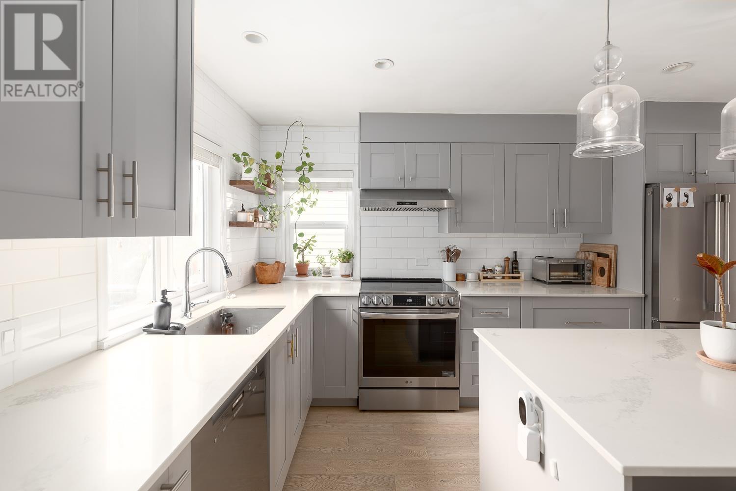 Listing Picture 6 of 25 : 1596 E 33RD AVENUE, Vancouver / 溫哥華 - 魯藝地產 Yvonne Lu Group - MLS Medallion Club Member