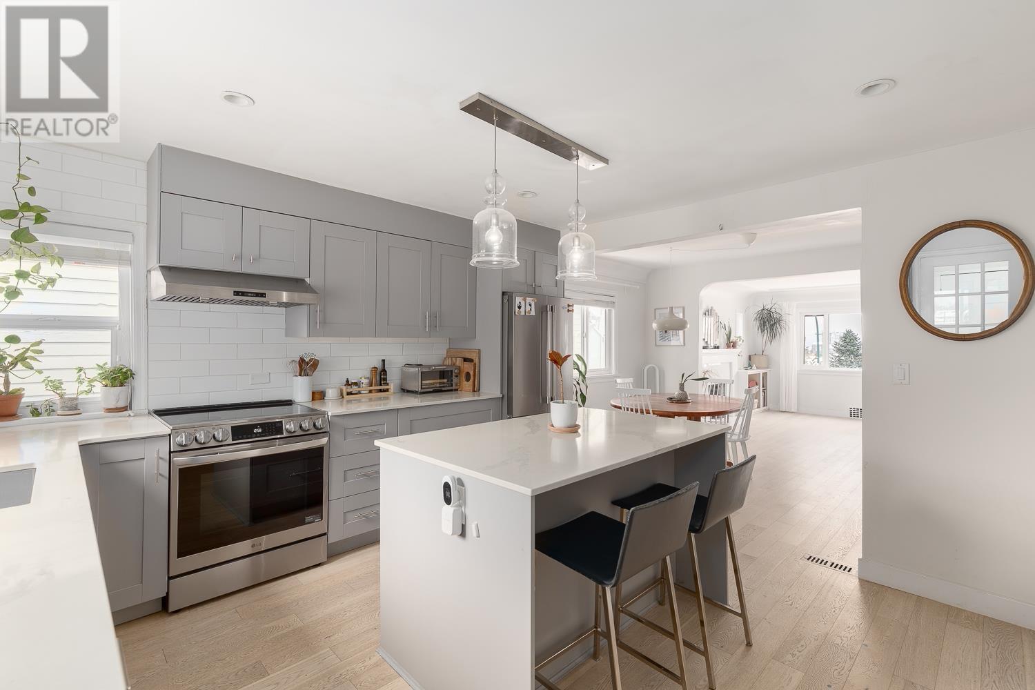 Listing Picture 7 of 25 : 1596 E 33RD AVENUE, Vancouver / 溫哥華 - 魯藝地產 Yvonne Lu Group - MLS Medallion Club Member