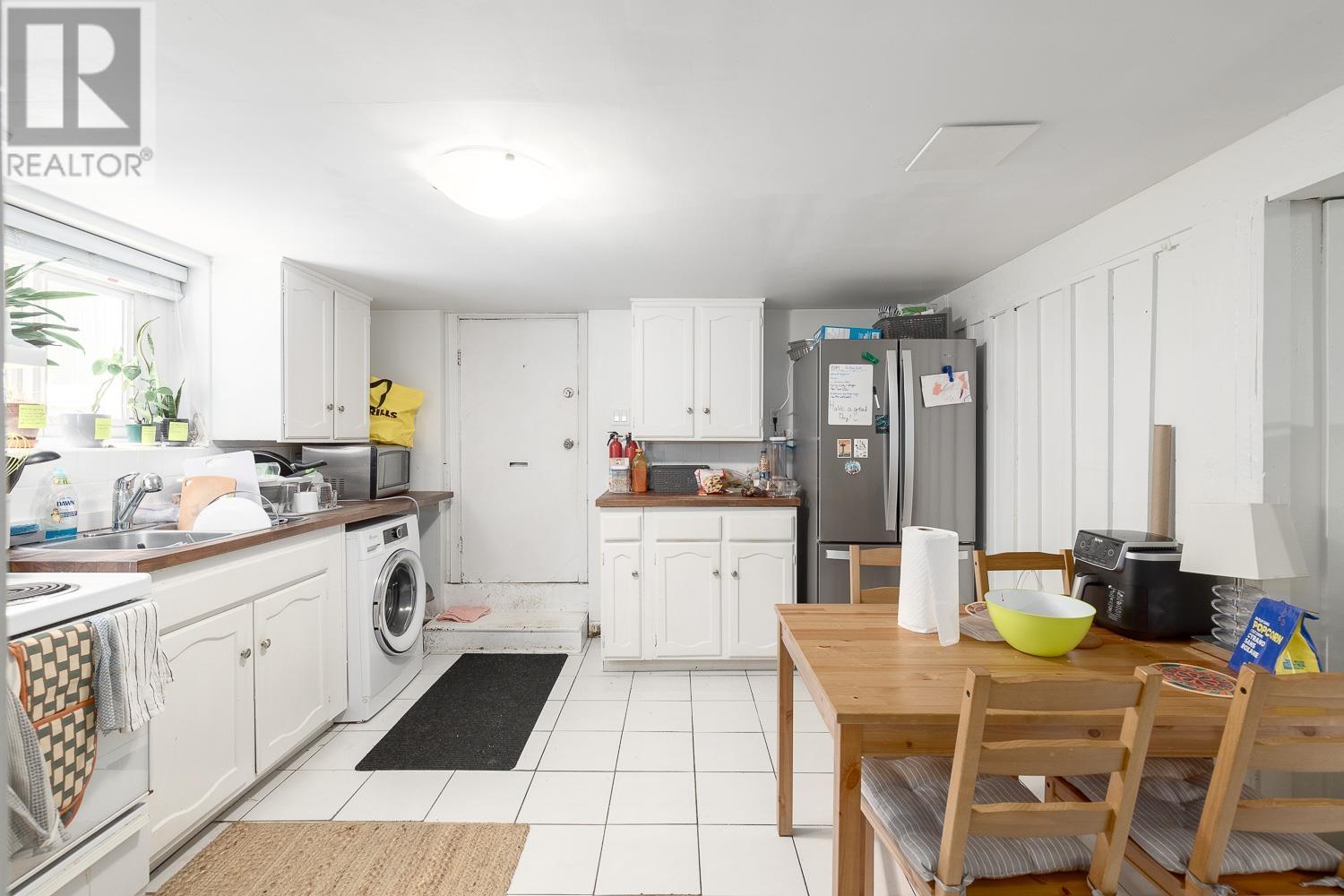 Listing Picture 19 of 25 : 1596 E 33RD AVENUE, Vancouver / 溫哥華 - 魯藝地產 Yvonne Lu Group - MLS Medallion Club Member