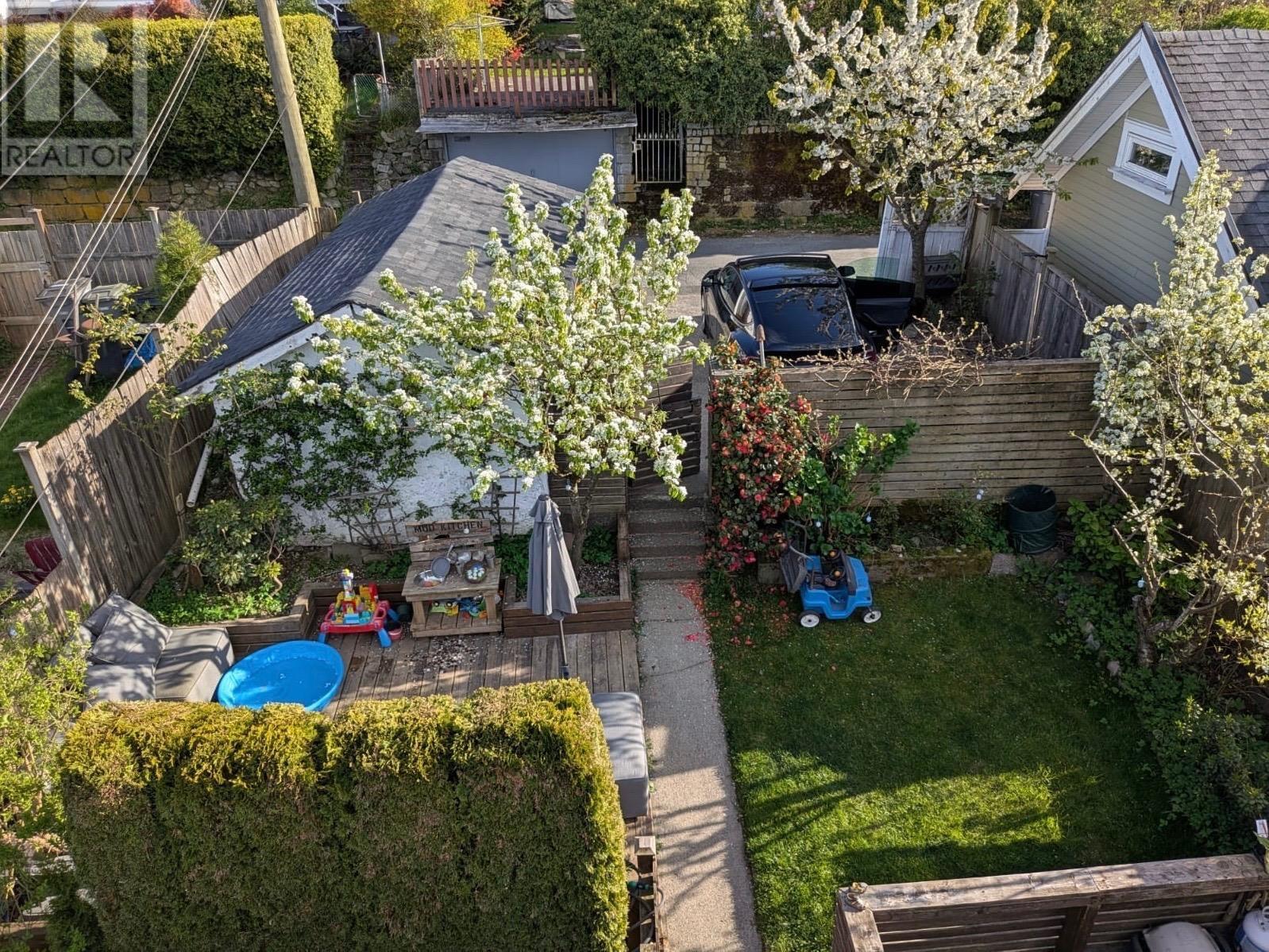 Listing Picture 15 of 25 : 1596 E 33RD AVENUE, Vancouver / 溫哥華 - 魯藝地產 Yvonne Lu Group - MLS Medallion Club Member
