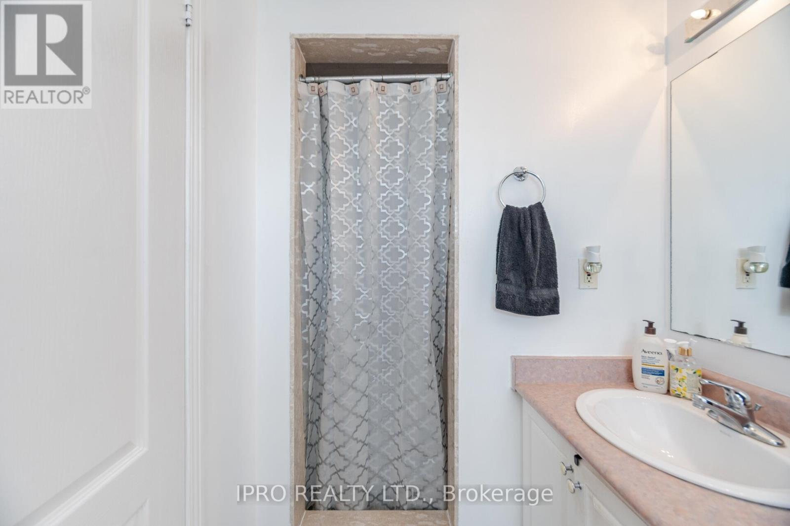 70 - 770 Othello Court, Mississauga, Ontario  L5W 1Y2 - Photo 33 - W12113490