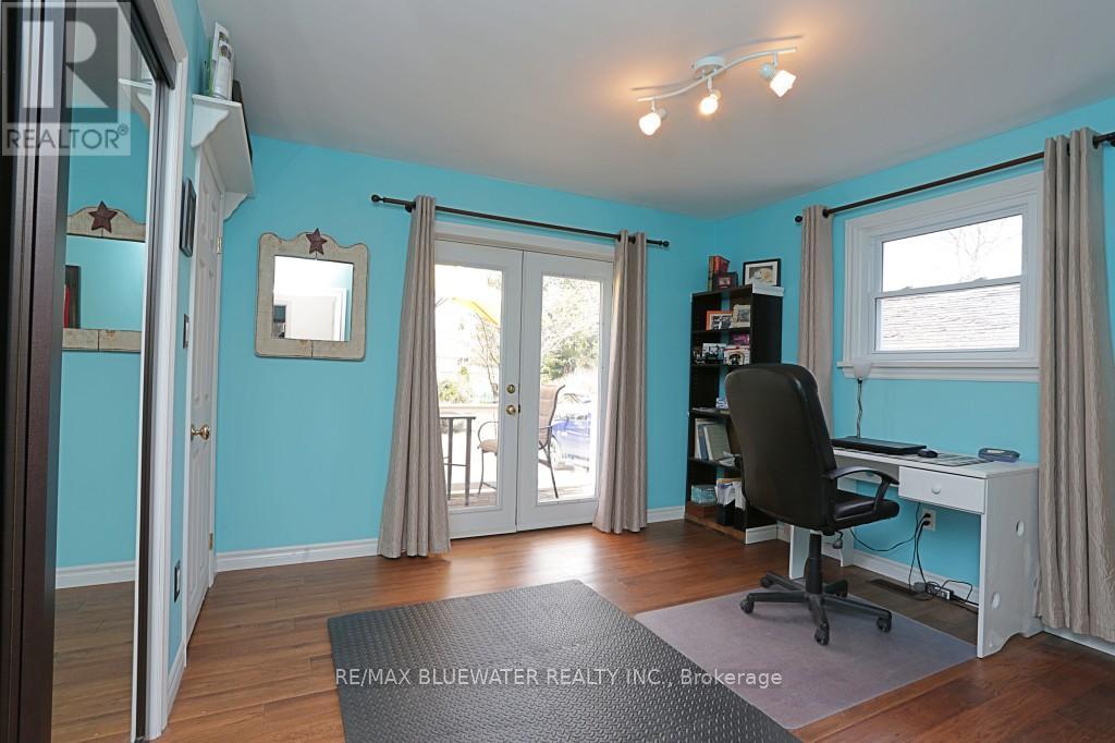 46 Hill Street, Lambton Shores, Ontario  N0M 1T0 - Photo 23 - X12113556