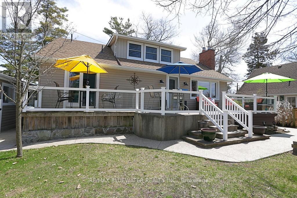 46 Hill Street, Lambton Shores, Ontario  N0M 1T0 - Photo 2 - X12113556