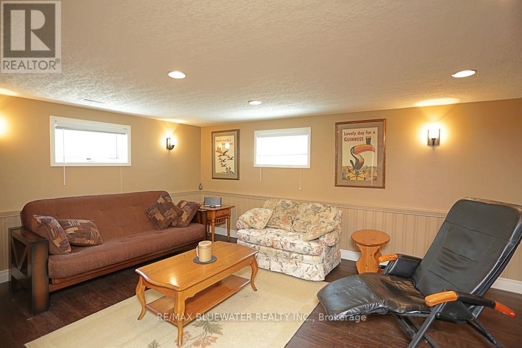 46 Hill Street, Lambton Shores, Ontario  N0M 1T0 - Photo 17 - X12113556