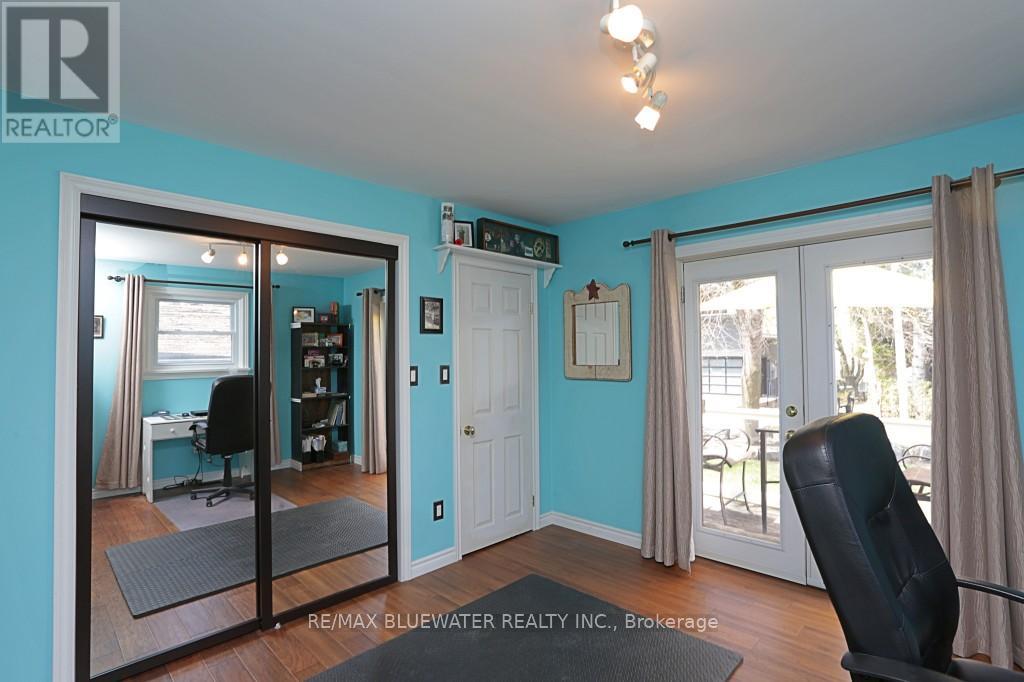 46 Hill Street, Lambton Shores, Ontario  N0M 1T0 - Photo 24 - X12113556