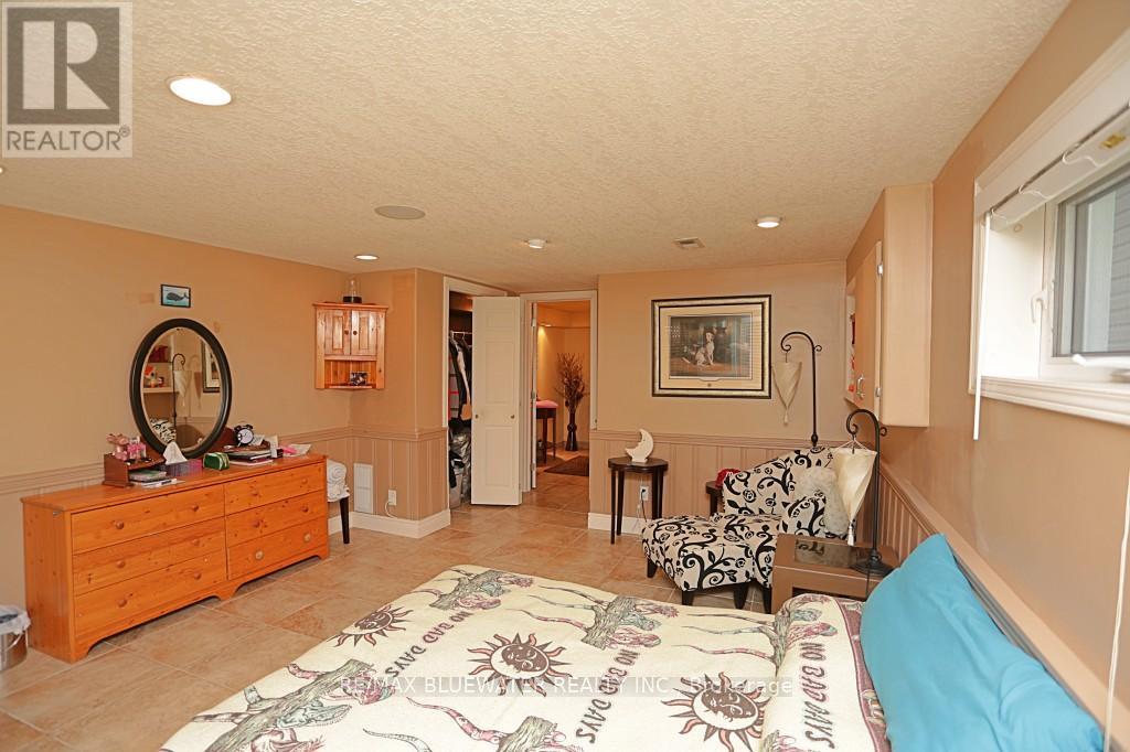 46 Hill Street, Lambton Shores, Ontario  N0M 1T0 - Photo 27 - X12113556