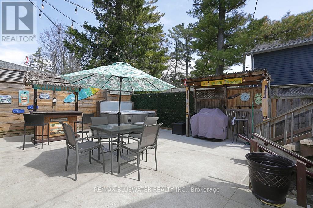 46 Hill Street, Lambton Shores, Ontario  N0M 1T0 - Photo 40 - X12113556