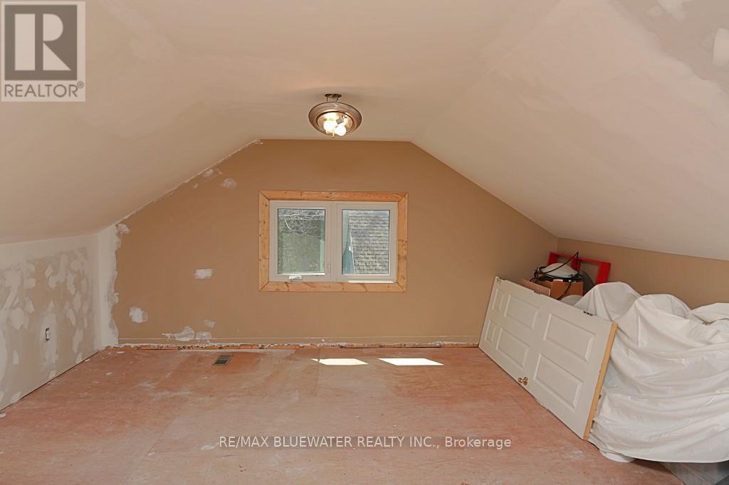 46 Hill Street, Lambton Shores, Ontario  N0M 1T0 - Photo 37 - X12113556