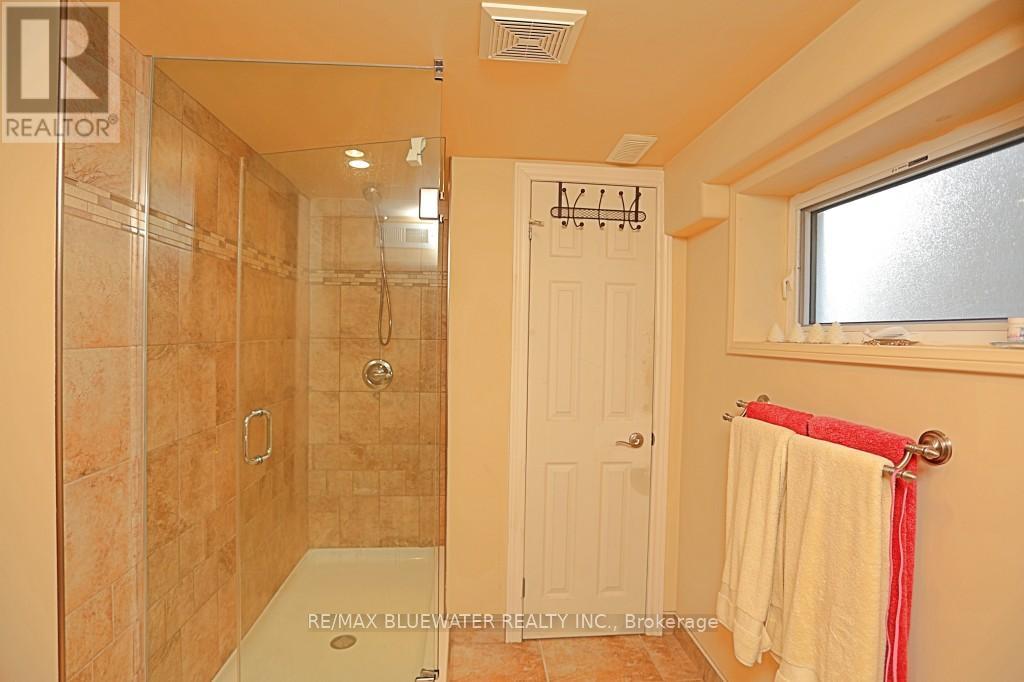 46 Hill Street, Lambton Shores, Ontario  N0M 1T0 - Photo 32 - X12113556