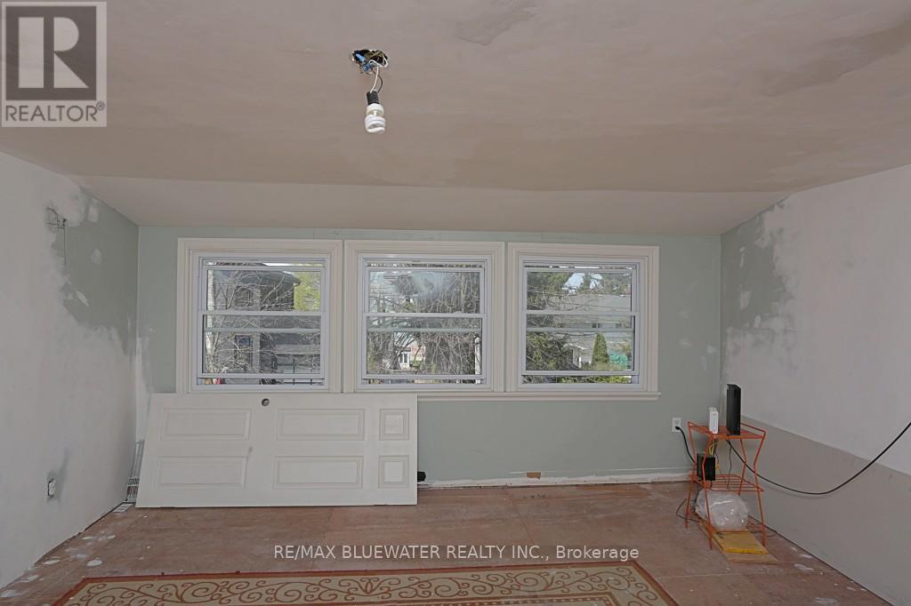 46 Hill Street, Lambton Shores, Ontario  N0M 1T0 - Photo 39 - X12113556