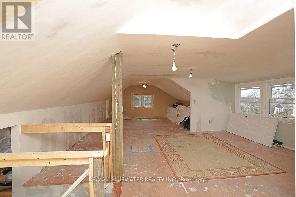 46 Hill Street, Lambton Shores, Ontario  N0M 1T0 - Photo 38 - X12113556