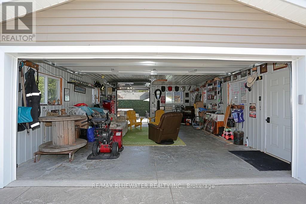 46 Hill Street, Lambton Shores, Ontario  N0M 1T0 - Photo 45 - X12113556