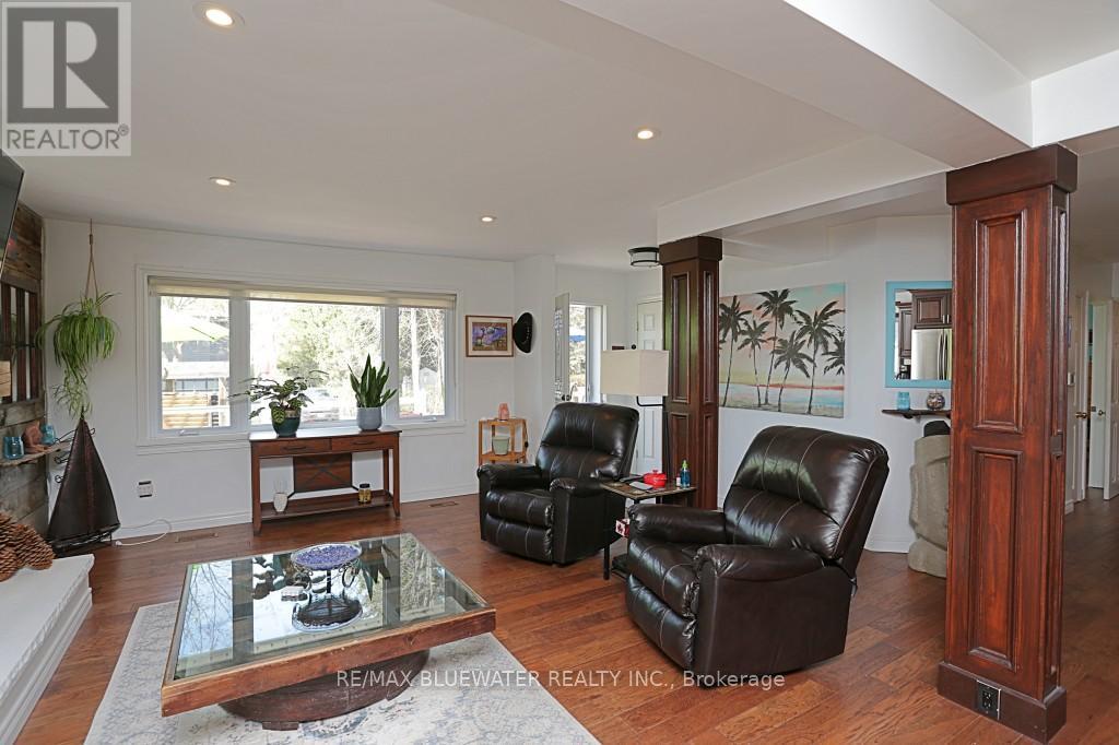 46 Hill Street, Lambton Shores, Ontario  N0M 1T0 - Photo 6 - X12113556