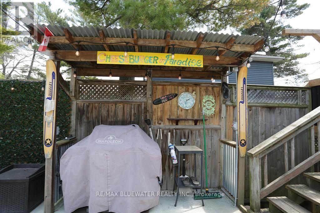 46 Hill Street, Lambton Shores, Ontario  N0M 1T0 - Photo 43 - X12113556