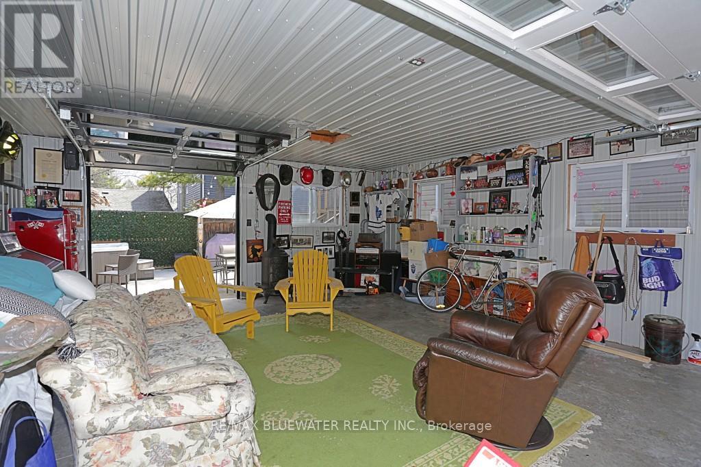 46 Hill Street, Lambton Shores, Ontario  N0M 1T0 - Photo 47 - X12113556