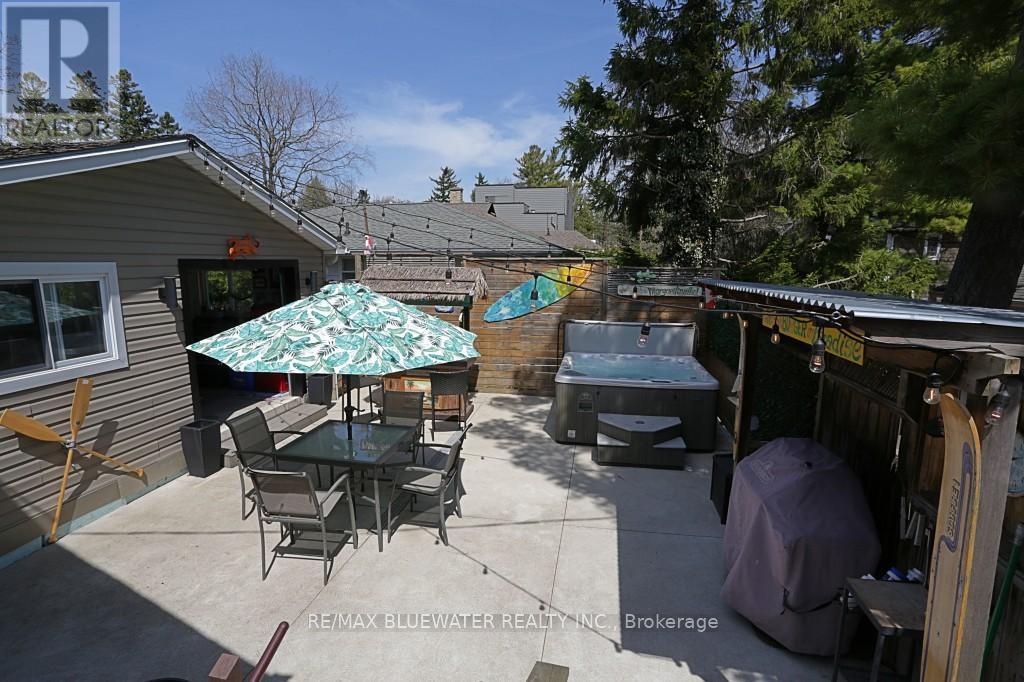 46 Hill Street, Lambton Shores, Ontario  N0M 1T0 - Photo 41 - X12113556