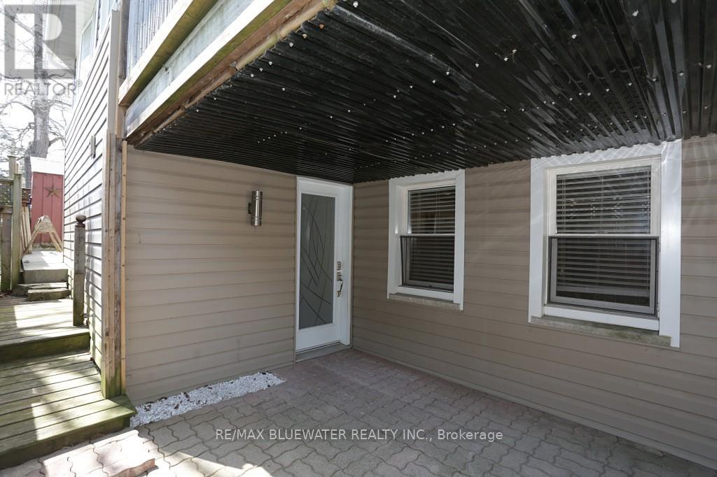 46 Hill Street, Lambton Shores, Ontario  N0M 1T0 - Photo 48 - X12113556