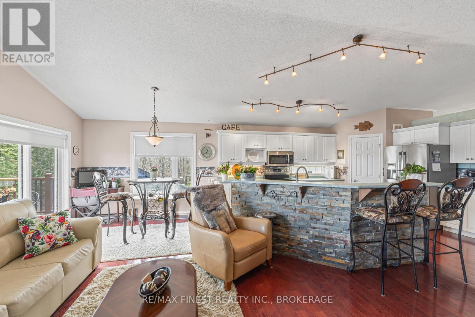 4522 Sills Bay Road, South Frontenac, Ontario  K0H 2T0 - Photo 18 - X12113589