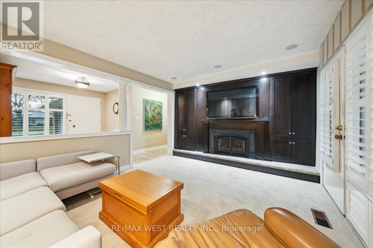 27 Orkney Crescent, Toronto, Ontario  M9A 2T4 - Photo 9 - W12113244