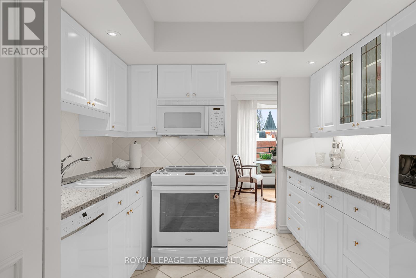 Property at 3D - 300 QUEEN ELIZABETH DRIVE image 4