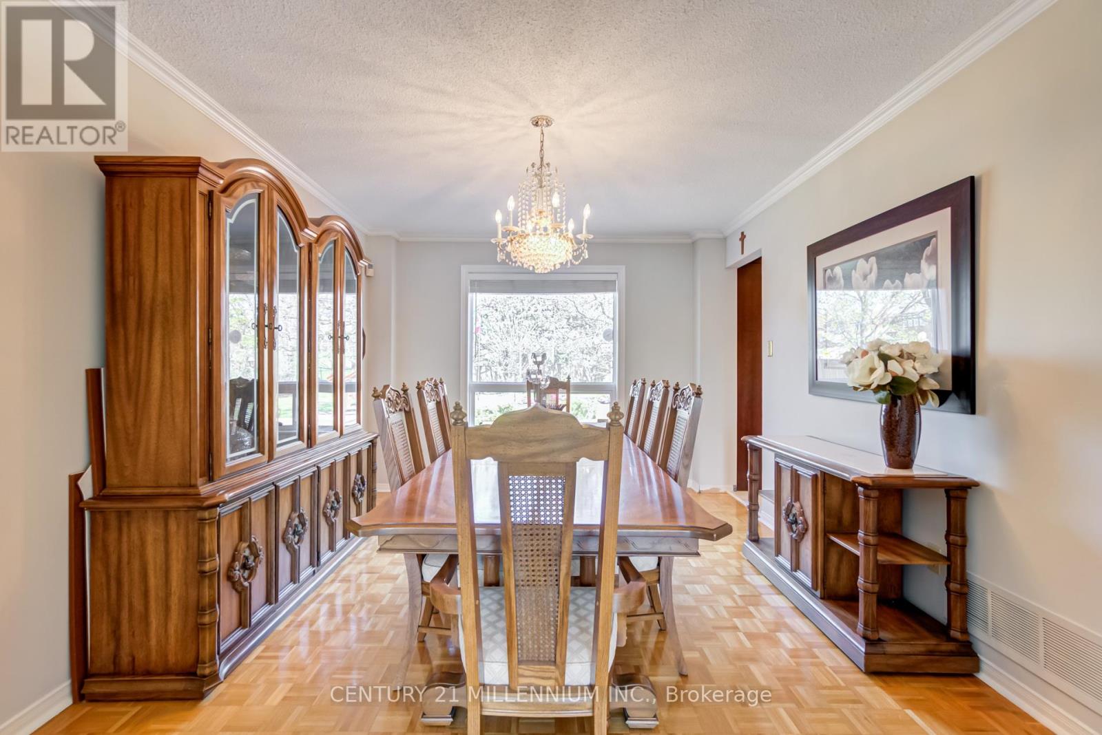 18 Pebble Beach Court, Brampton, Ontario  L6S 4E9 - Photo 9 - W12113456