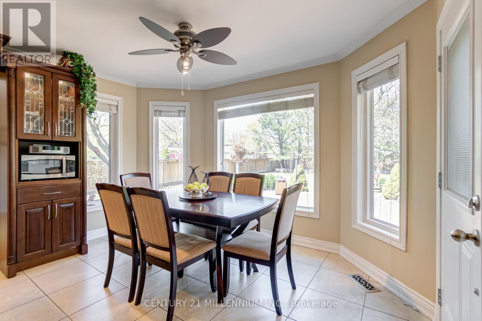 18 Pebble Beach Court, Brampton, Ontario  L6S 4E9 - Photo 15 - W12113456