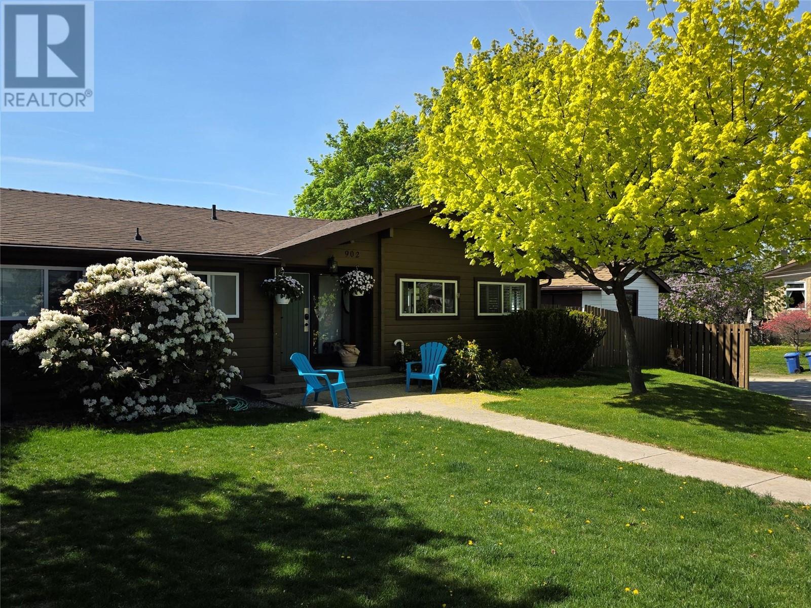 Property at 902 Barrington Avenue image 2