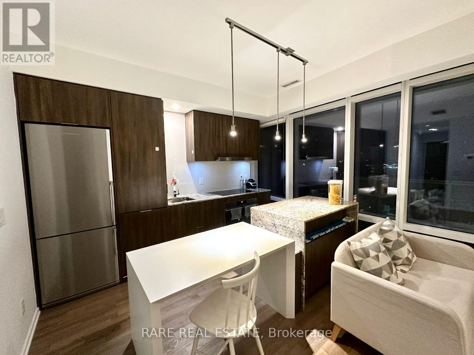 1602 - 1 Bloor Street E, Toronto, Ontario  M4W 0A8 - Photo 2 - C12113567