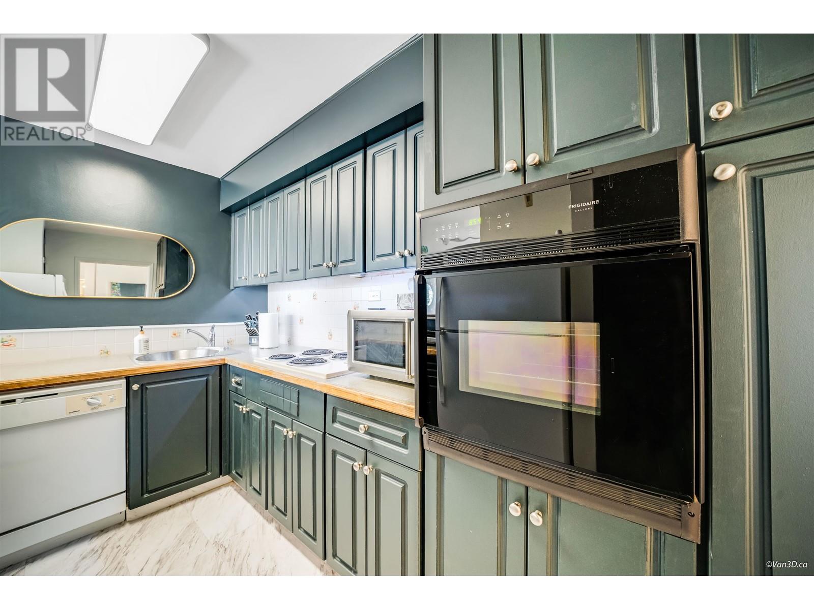 104 2135 Argyle Avenue, West Vancouver, British Columbia  V7V 1A5 - Photo 10 - R2996072