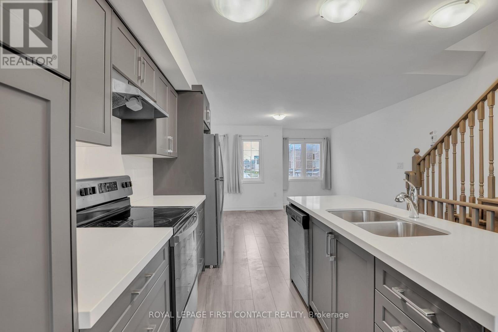49 Pumpkin Corner Crescent, Barrie, Ontario  L9J 0T7 - Photo 7 - S12113585