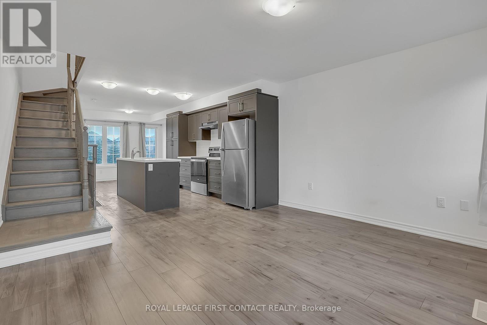 49 Pumpkin Corner Crescent, Barrie, Ontario  L9J 0T7 - Photo 8 - S12113585