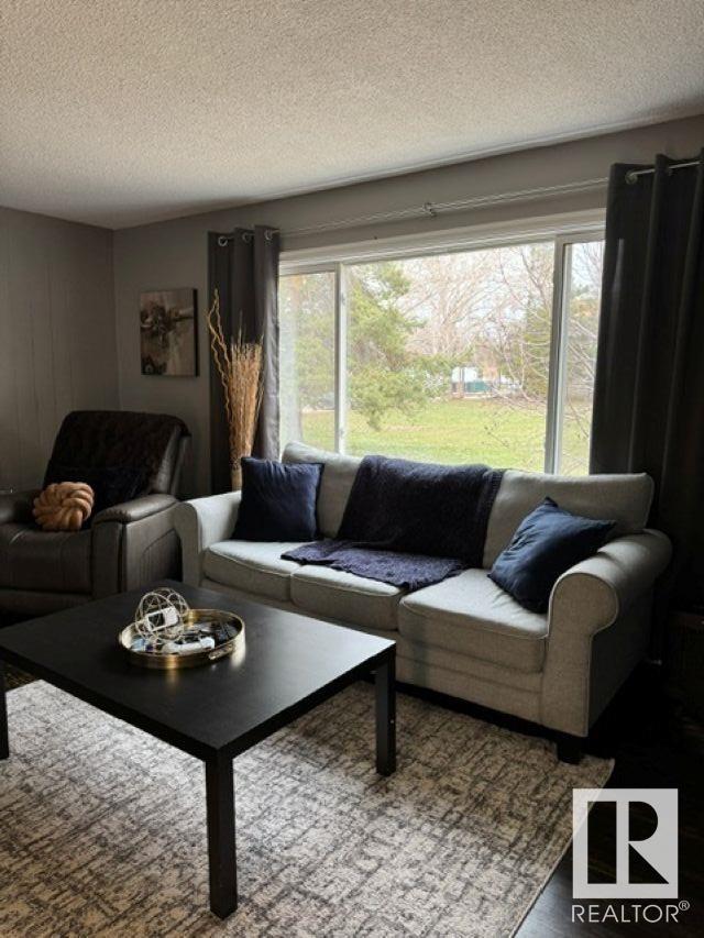 Property at 40 GARDEN CR image 1