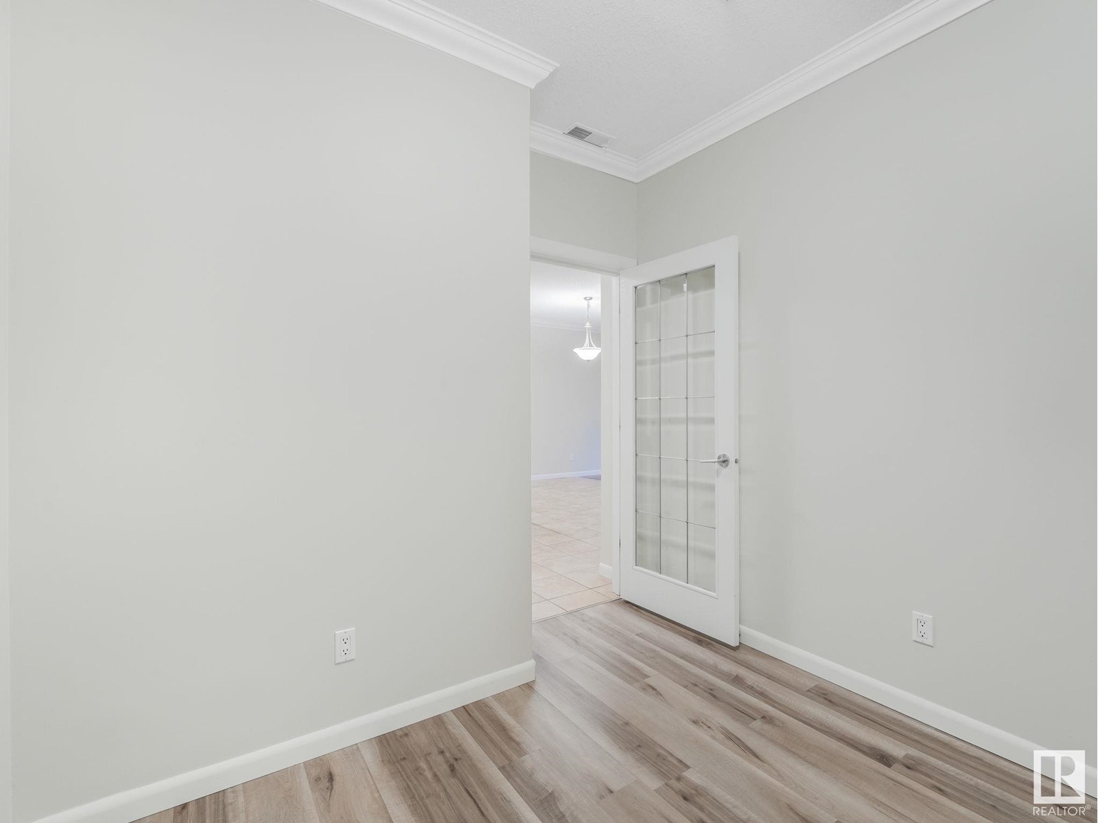 Property at #116 160 MAGRATH RD NW image 3