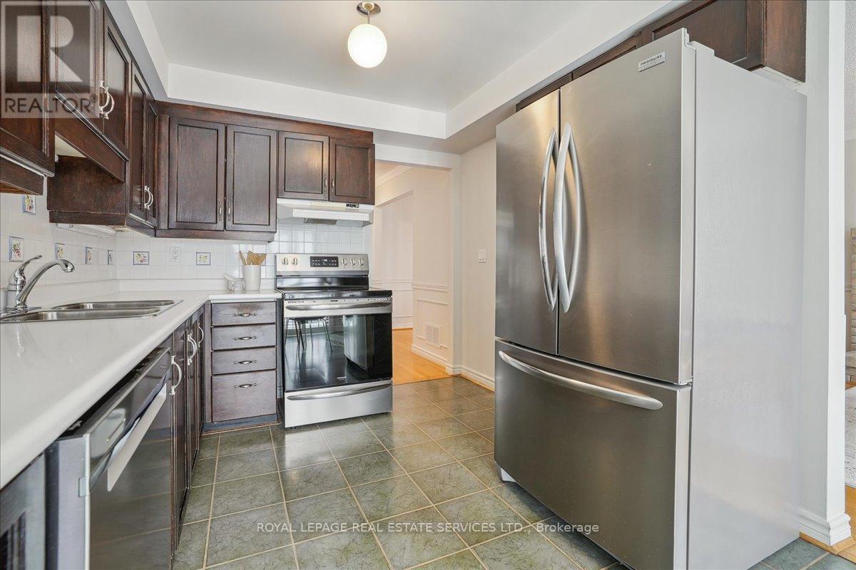 2076 Pelee Boulevard, Oakville, Ontario  L6H 5N8 - Photo 15 - W12113597