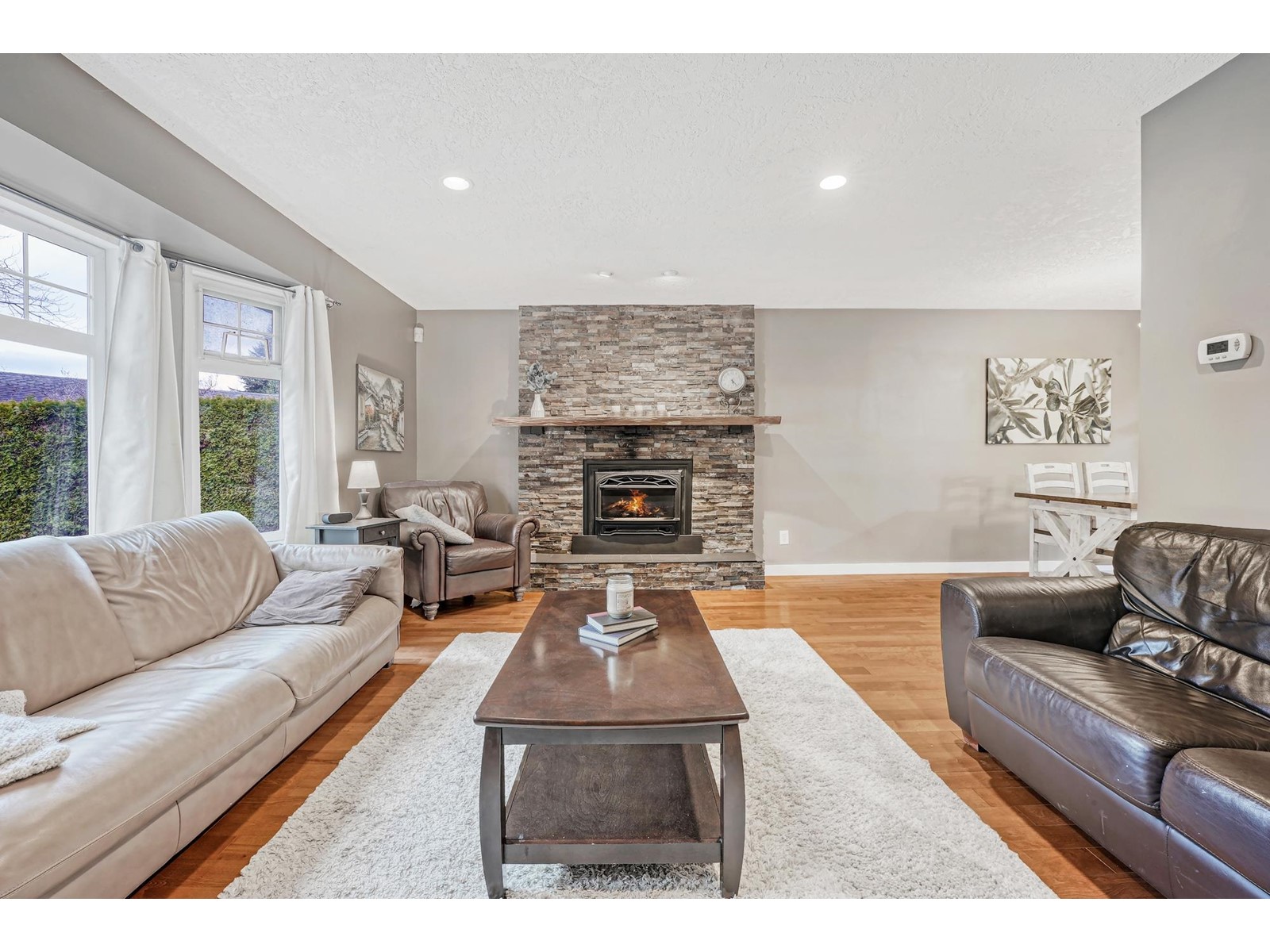 Property at 2488 CAMERON CRESCENT image 4