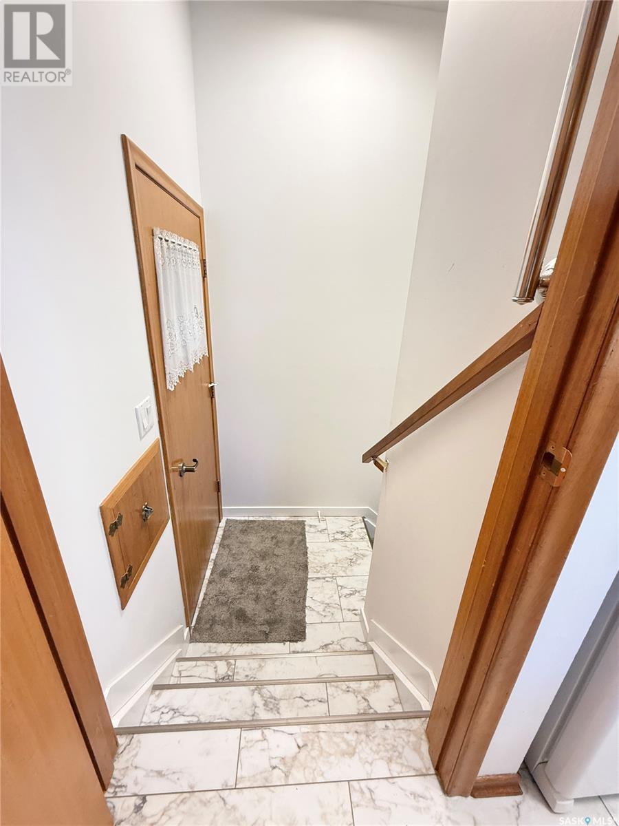 716 Windsor Street, Weyburn, Saskatchewan  S4H 0X4 - Photo 2 - SK004181