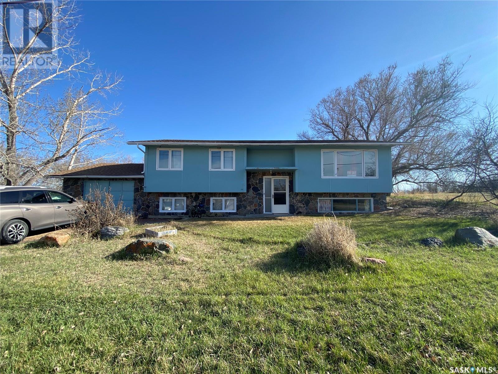 209 3RD AVENUE W, Frontier, Saskatchewan