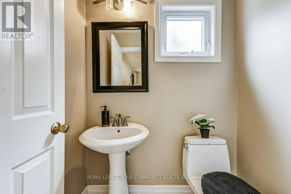 63 O'connor Crescent, Richmond Hill, Ontario  L4C 7P8 - Photo 12 - N12112345