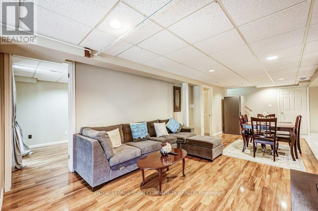 63 O'connor Crescent, Richmond Hill, Ontario  L4C 7P8 - Photo 27 - N12112345