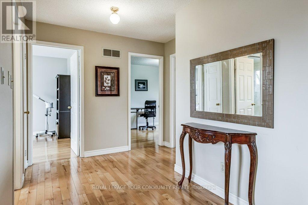 63 O'connor Crescent, Richmond Hill, Ontario  L4C 7P8 - Photo 14 - N12112345