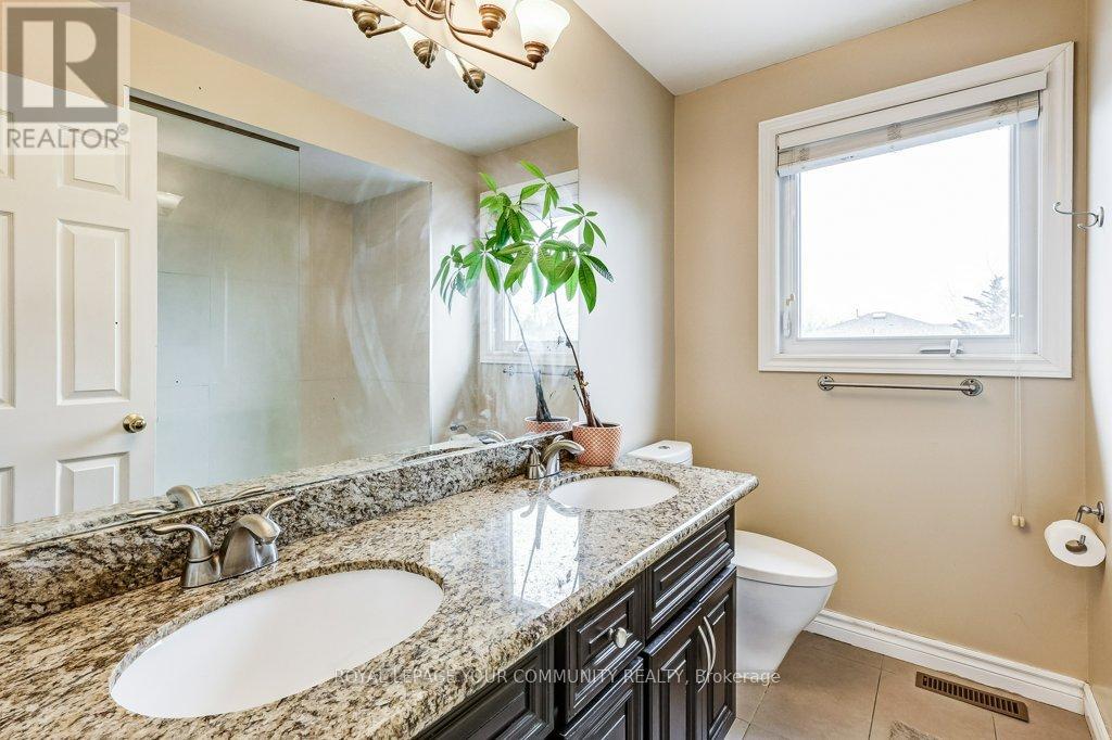 63 O'connor Crescent, Richmond Hill, Ontario  L4C 7P8 - Photo 21 - N12112345